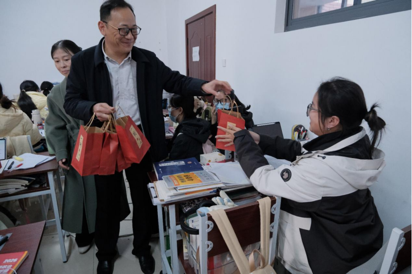 6f345542ddd24aa6a6c0c28ef6722d6c.png image.png